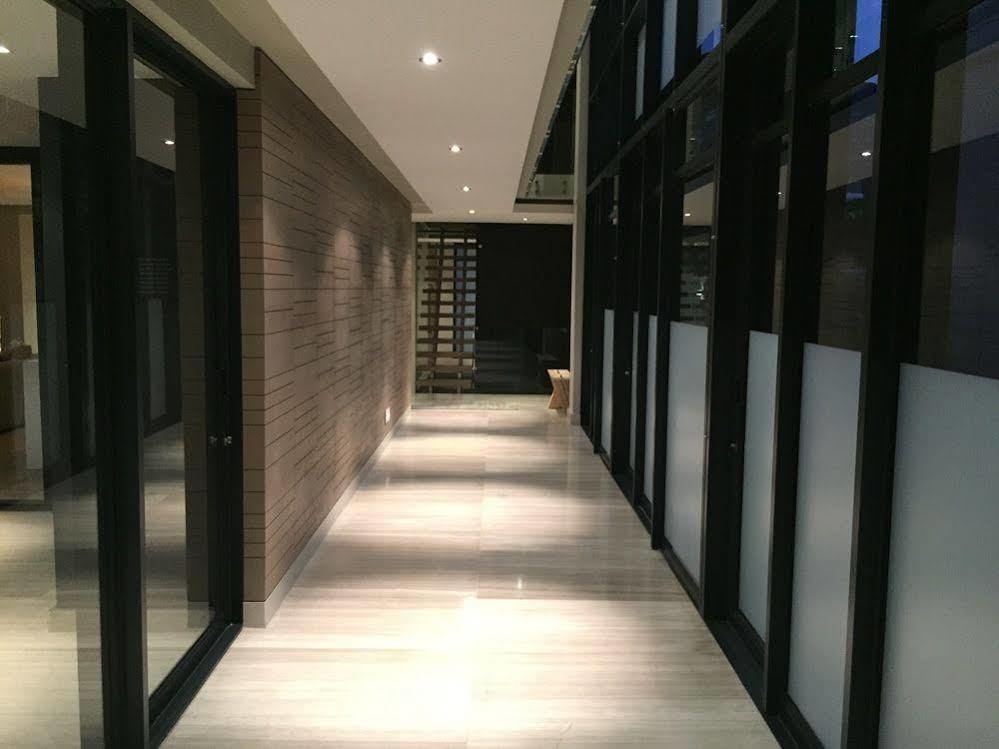 Living Hotel Lion'S Eye Cape Town Exterior photo